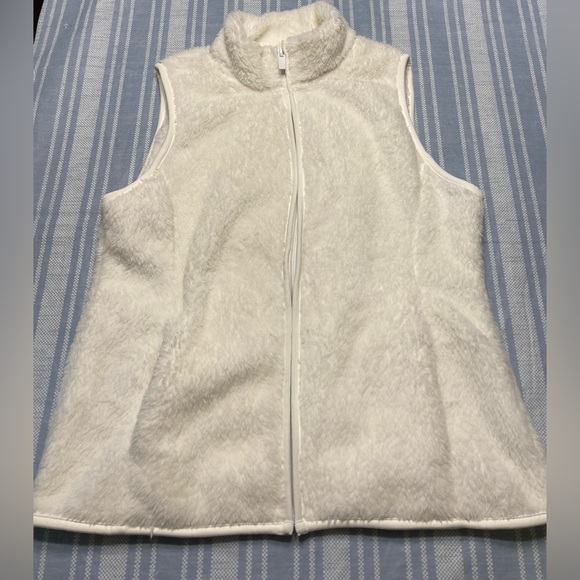 Croft & Barrow white fleece winter vest. - Picture 1 of 3